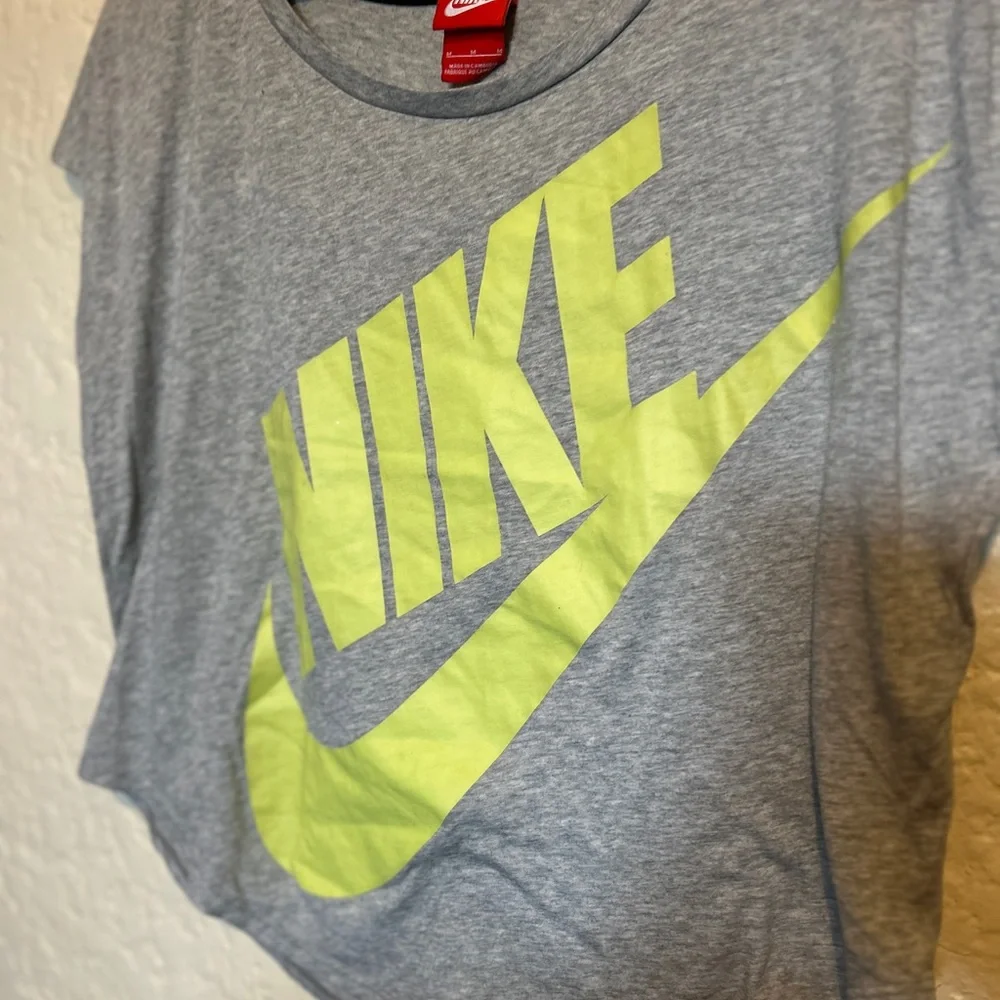 Nike women’s oversized loose fit cutoff sleeveless round hem shirt size‎ medium